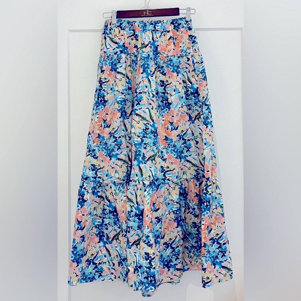 Grab your cocktail for this summer ready poplin skirt by Abercrombie & Fitch